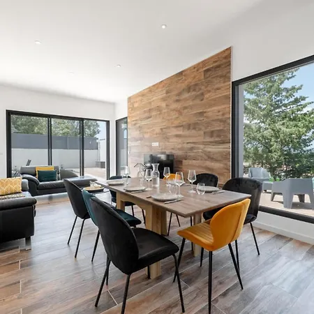 Exceptional With Swimming Pool