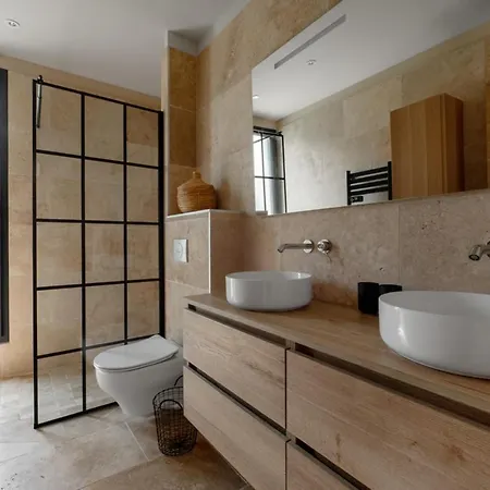 Exceptional With Swimming Pool Holiday home Palaja
