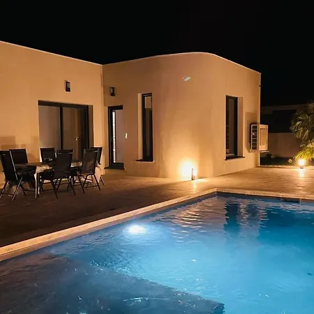 Vakantiehuis Exceptional With Swimming Pool